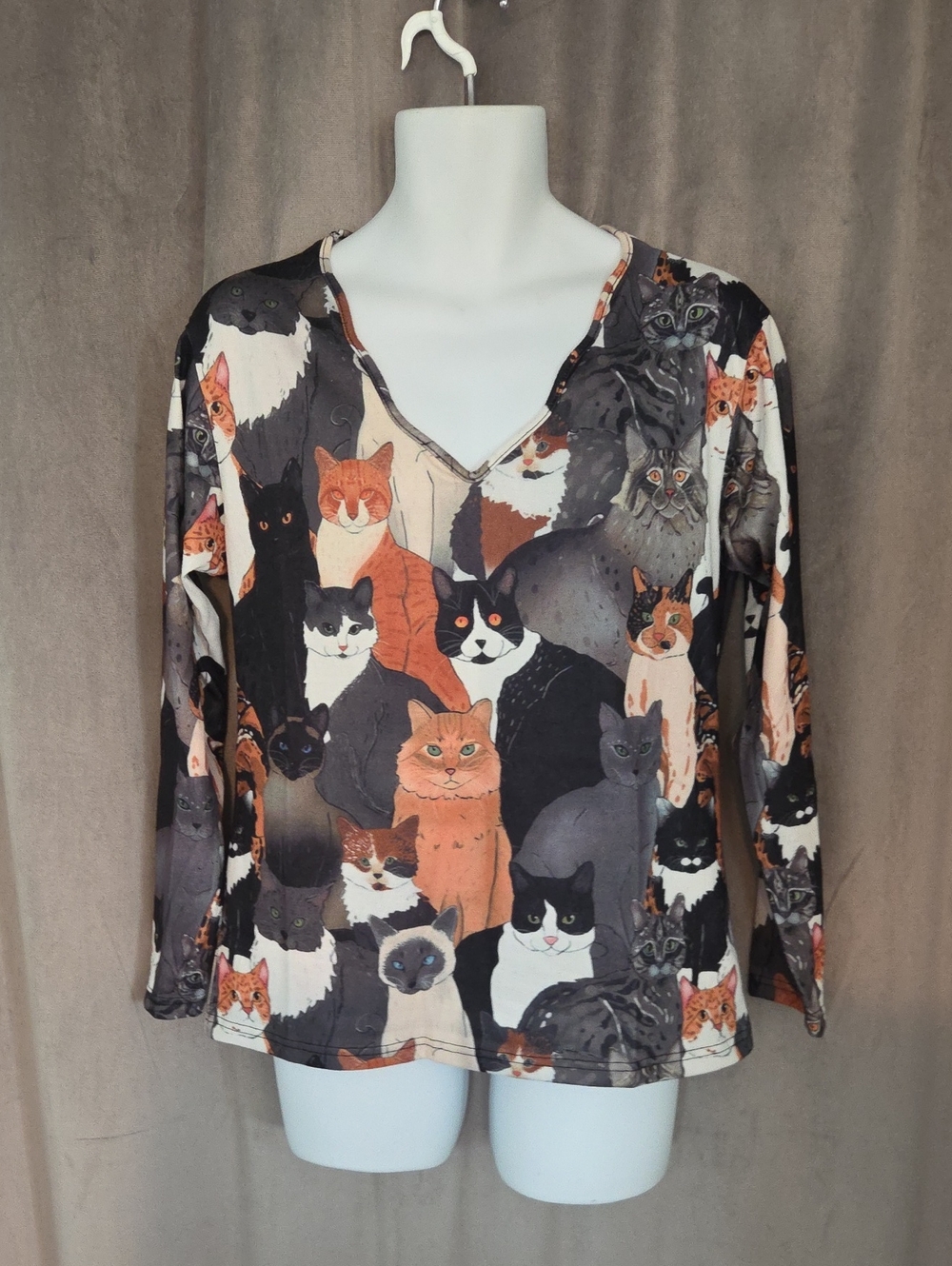 MISSLOOK Size Large Cat Pattern V-Neck Long Sleeve Top in Brown, Black, Gray